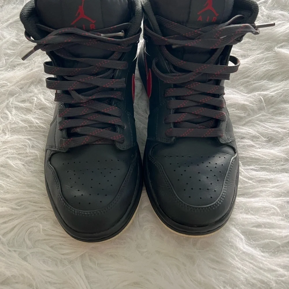 AIR JORDAN 1 MID GREY/RED SIZE 8
